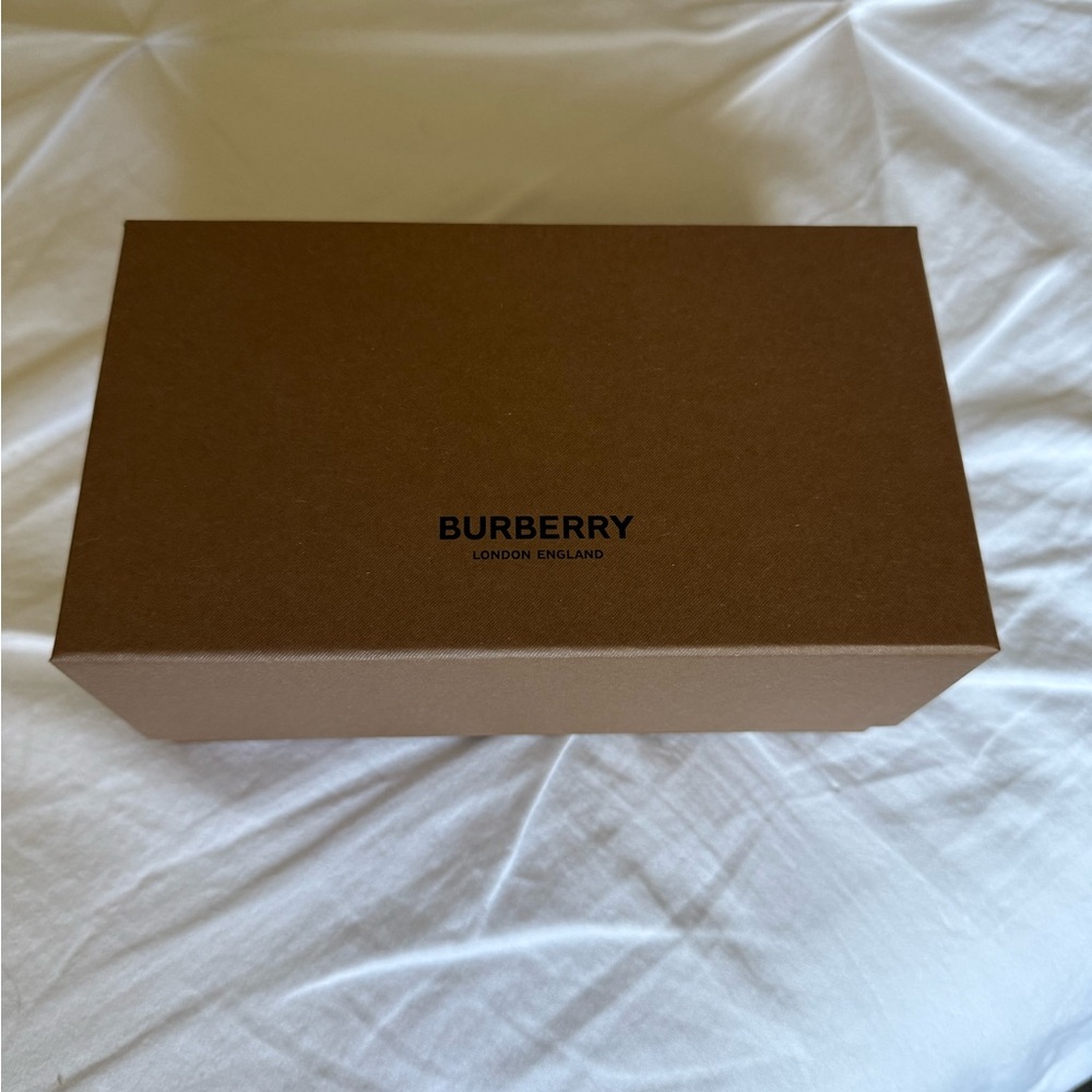 Burberry Tan Gift Box / sunglasses box
